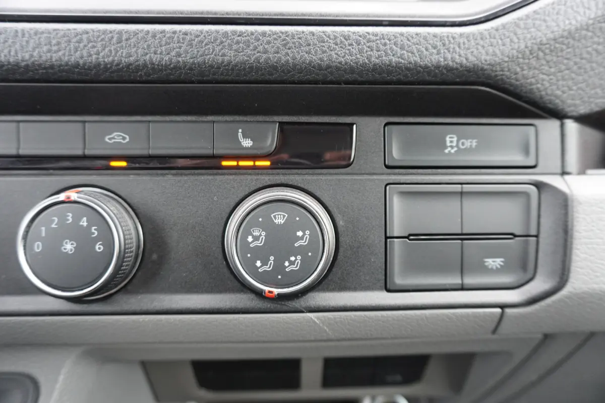 180pk Automaat Bakwagen Laadklep Trekhaak Cruise control Stoelverwarming Apple carplay