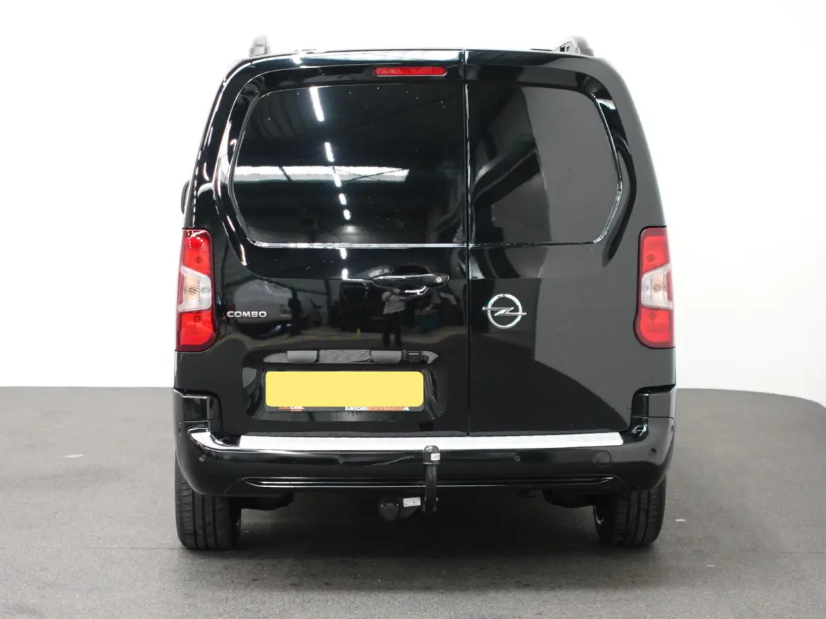 Opel Combo 1.5D 130 pk Aut-8 L2H1 Edition Airco Bluetooth Navi Camera PDC 2-zits
