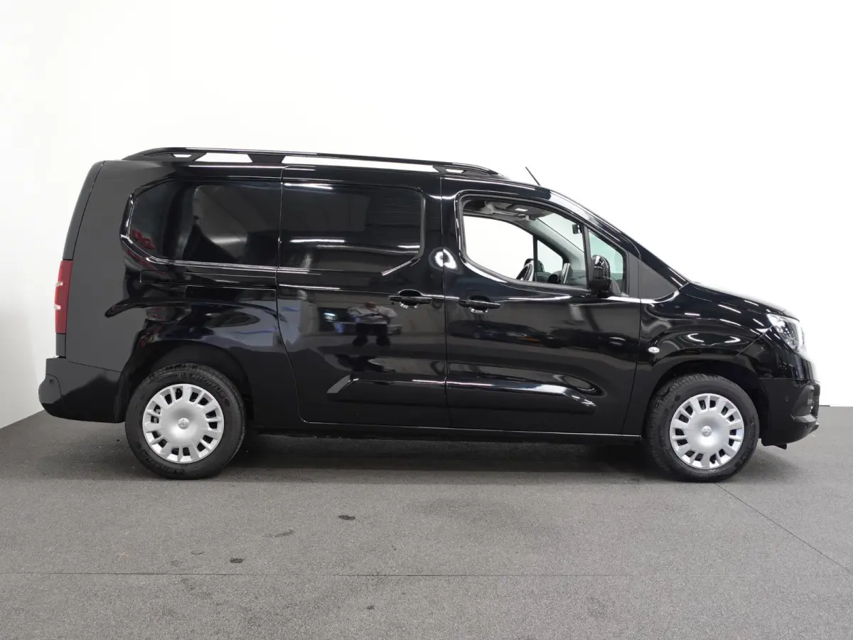 Opel Combo 1.5D 130 pk Aut-8 L2H1 Edition Airco Bluetooth Navi Camera PDC 2-zits