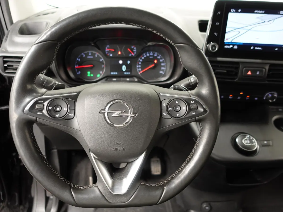 Opel Combo 1.5D 130 pk Aut-8 L2H1 Edition Airco Bluetooth Navi Camera PDC 2-zits
