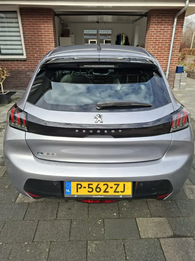 EV Allure 50 kWh Camera | Parkeersensoren Achter | Climate | Cruise | 16" Lichtmetaal | Carplay | LED | Achteruitrijcamera | Airco (automatisch) | Apple Carplay/Android Auto|telefoonintegrat