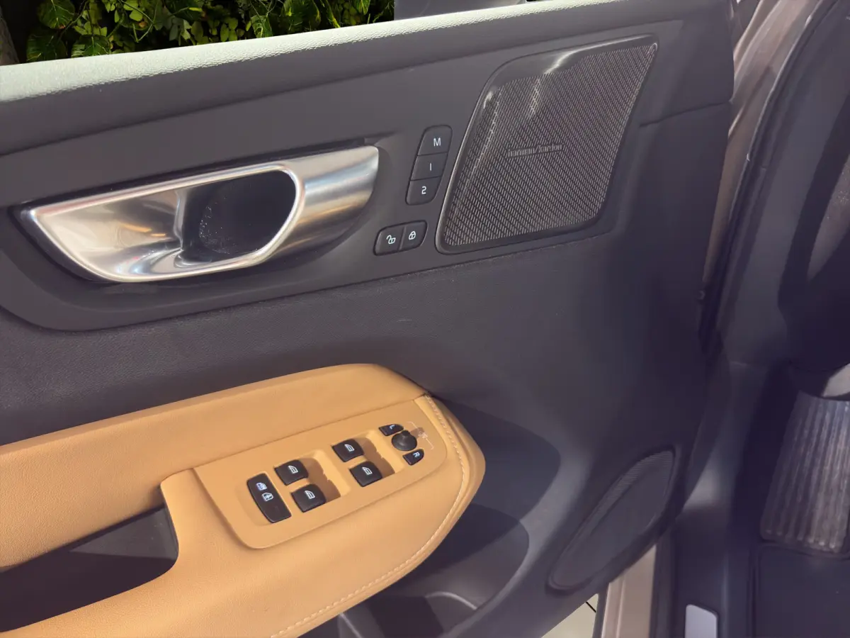 2.0 T6 Plug-in hybrid AWD Ultimate Dark