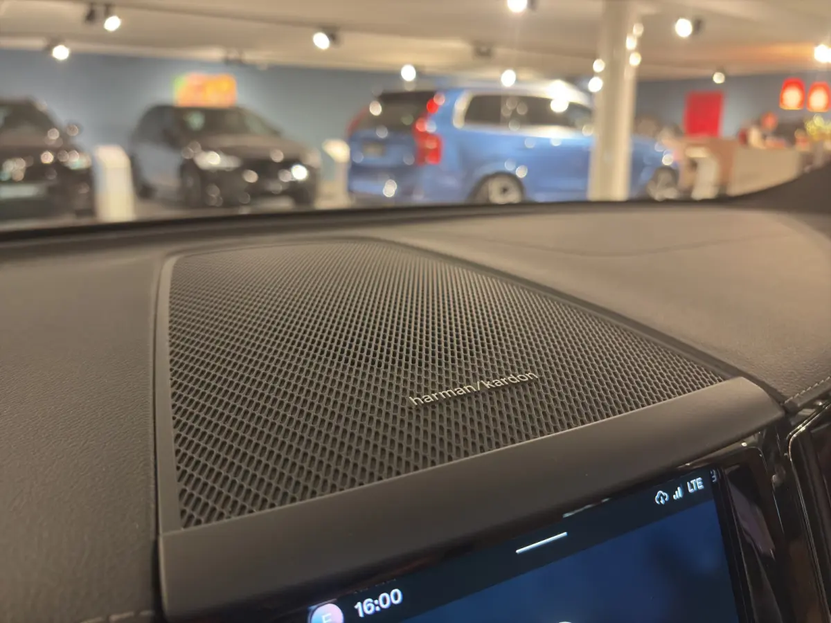 2.0 T6 Plug-in hybrid AWD Ultimate Dark