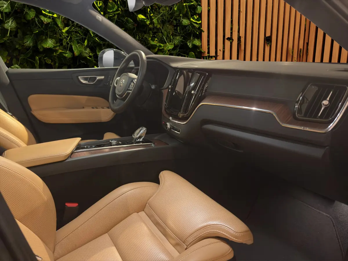 2.0 T6 Plug-in hybrid AWD Ultimate Dark