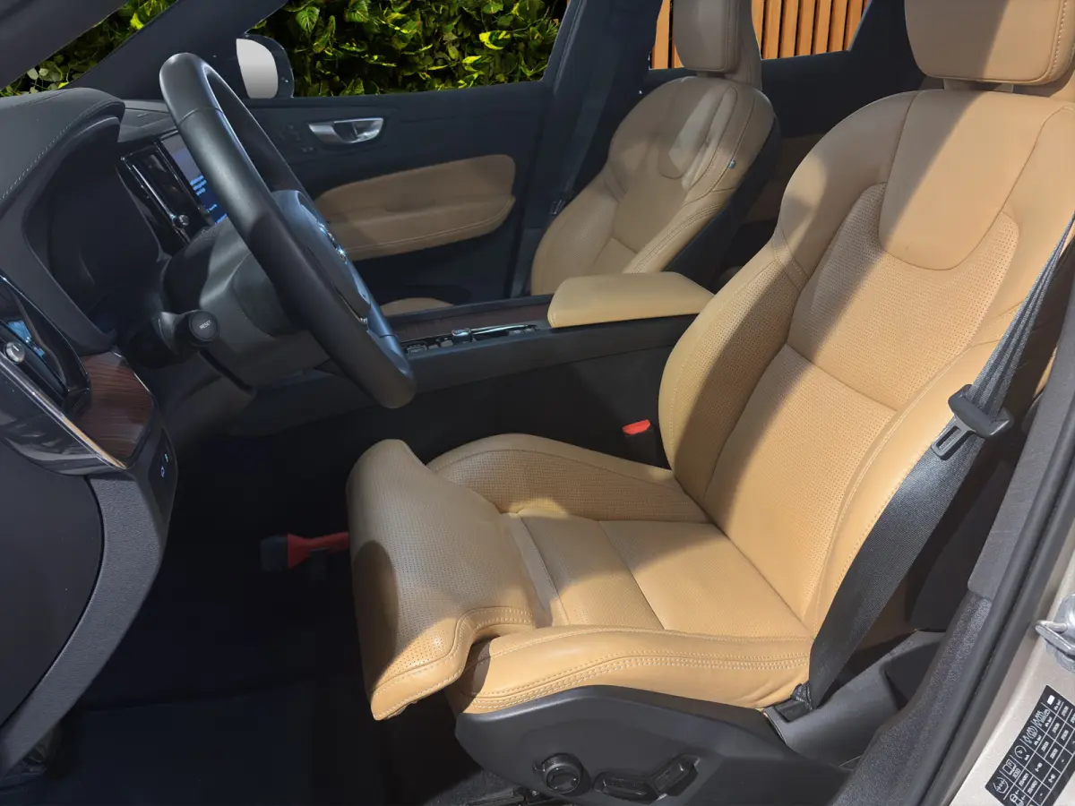 2.0 T6 Plug-in hybrid AWD Ultimate Dark