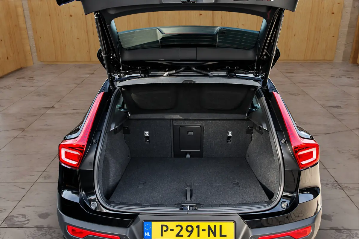 Core | Trekhaak | BLIS | Camera | Stoel + Stuur Verwarming | Keyless Start / Entry | DAB |