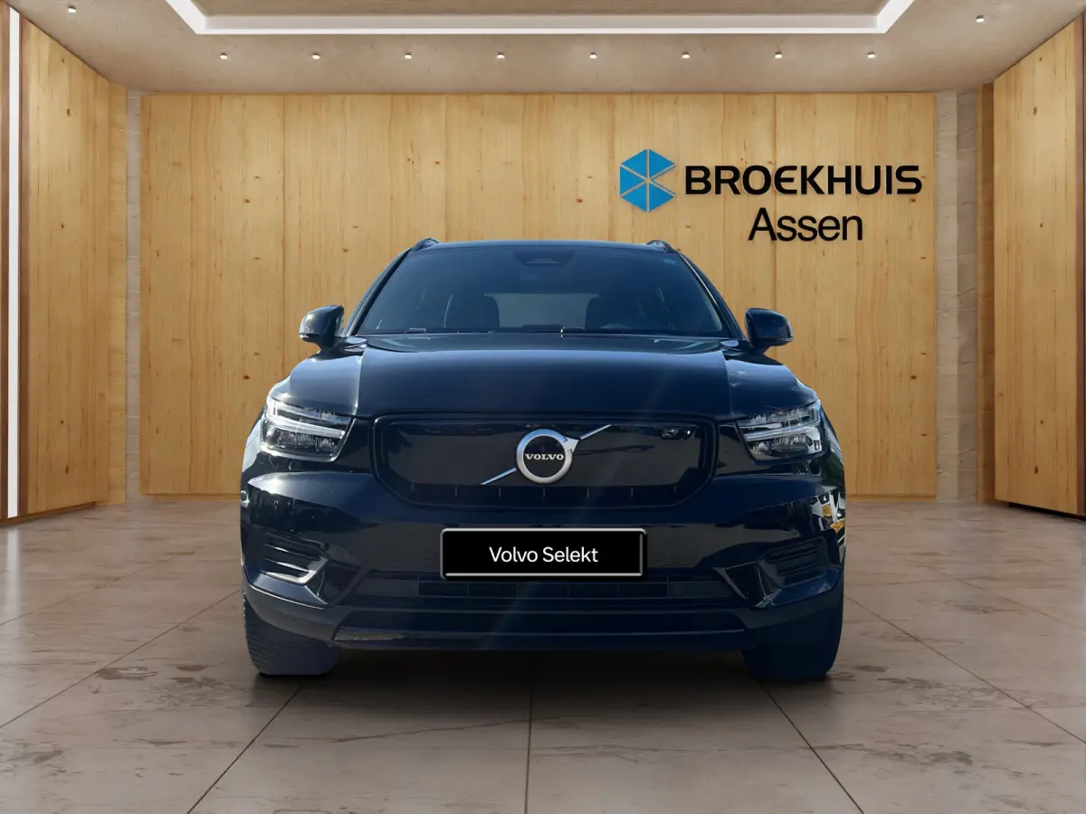 Core | Trekhaak | BLIS | Camera | Stoel + Stuur Verwarming | Keyless Start / Entry | DAB |