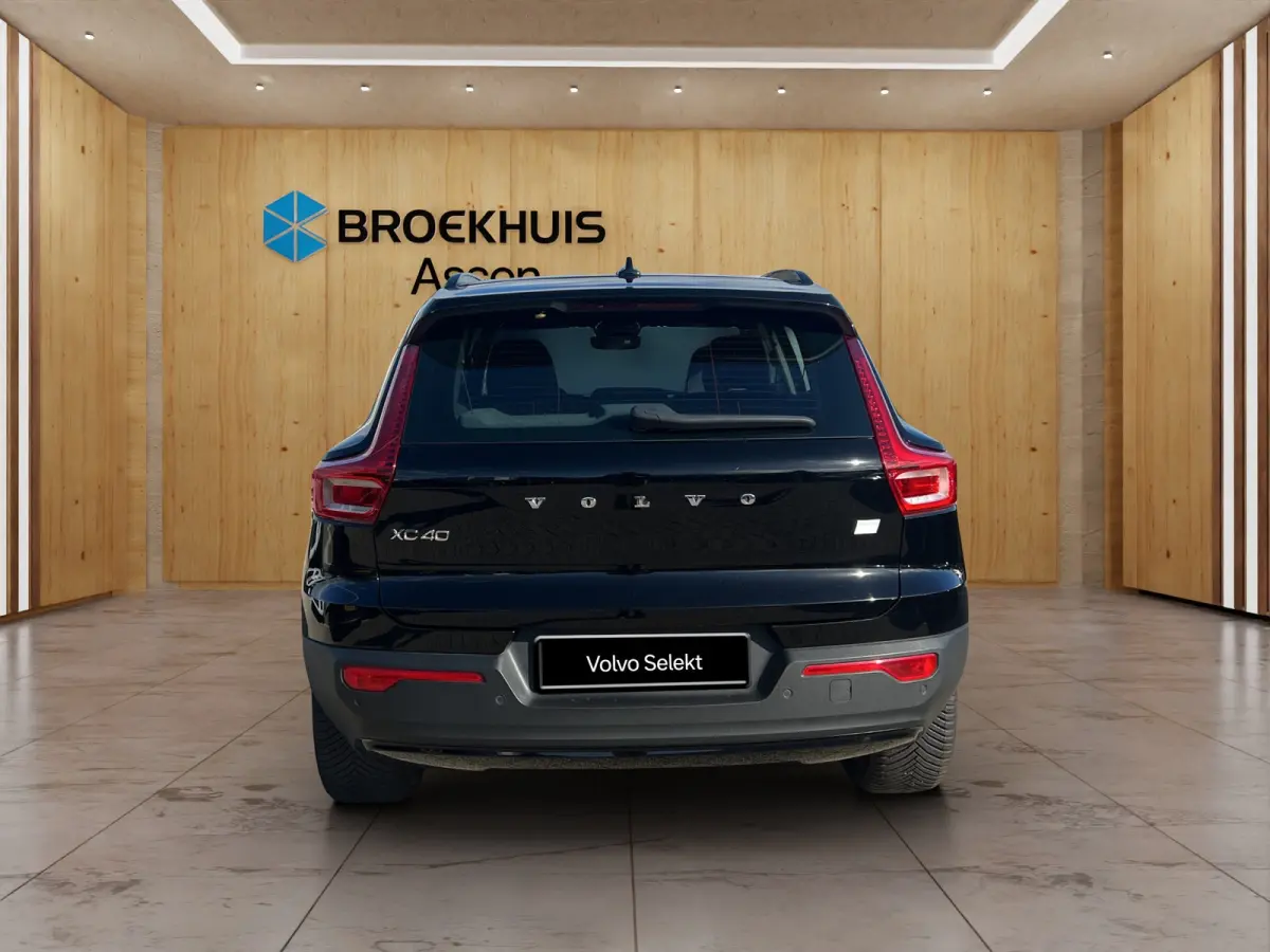 Core | Trekhaak | BLIS | Camera | Stoel + Stuur Verwarming | Keyless Start / Entry | DAB |
