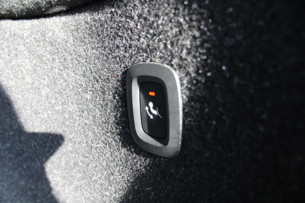 Core | Trekhaak | BLIS | Camera | Stoel + Stuur Verwarming | Keyless Start / Entry | DAB |