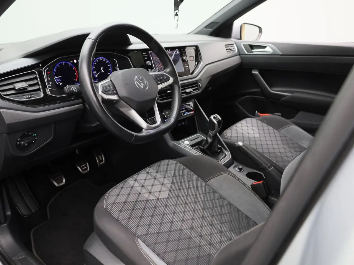 1.0 TSI R-Line 95 PK| Origineel Nederlands | 1e Eigenaar | Dealeronderhouden | Panoramadak |  LED Matrix | Stoelverwarming | Achteruitrijcamera | Keyless Access | Navigatie | Climatronic