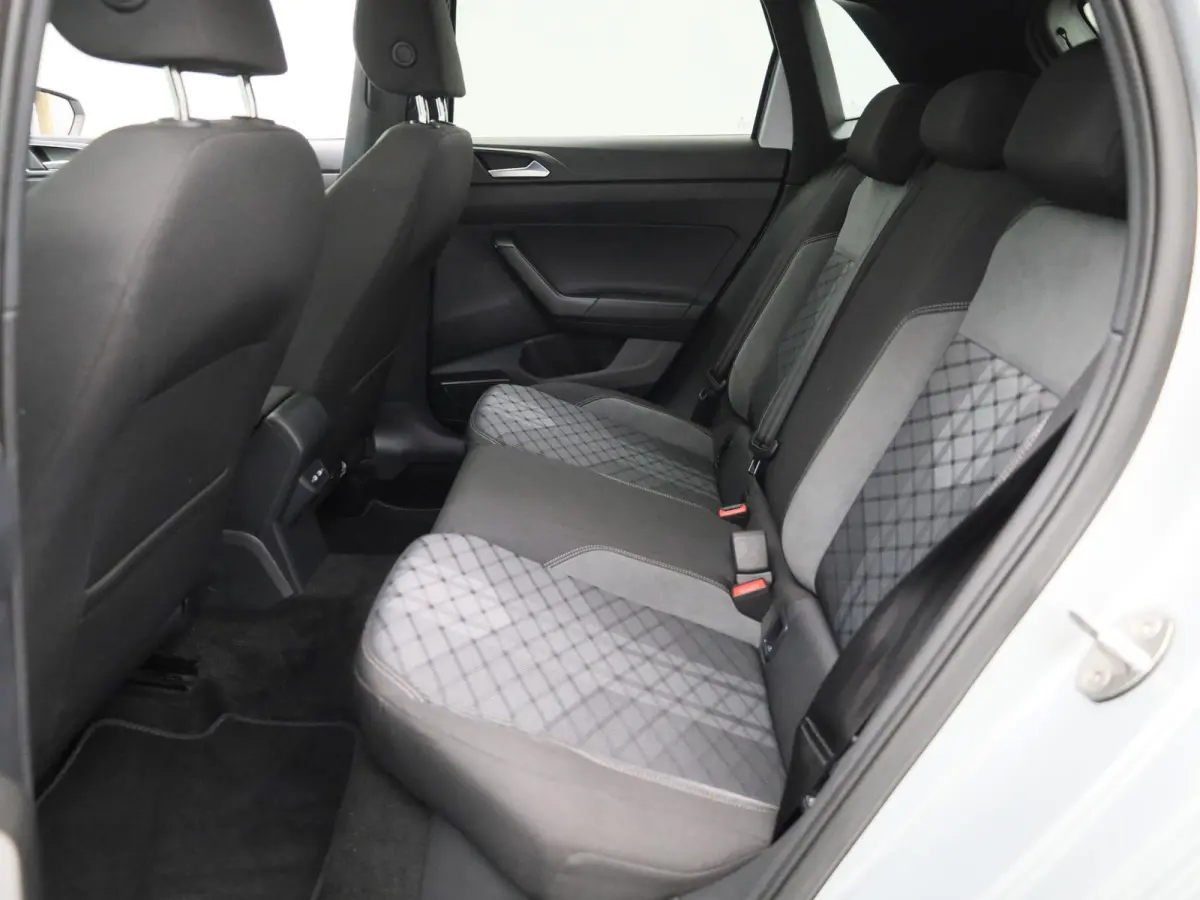 1.0 TSI R-Line 95 PK| Origineel Nederlands | 1e Eigenaar | Dealeronderhouden | Panoramadak |  LED Matrix | Stoelverwarming | Achteruitrijcamera | Keyless Access | Navigatie | Climatronic