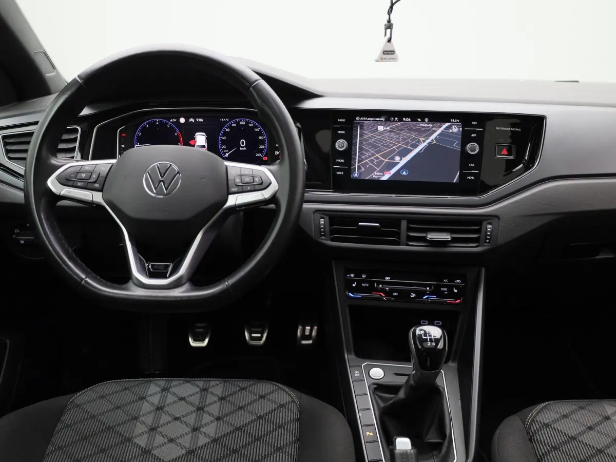 1.0 TSI R-Line 95 PK| Origineel Nederlands | 1e Eigenaar | Dealeronderhouden | Panoramadak |  LED Matrix | Stoelverwarming | Achteruitrijcamera | Keyless Access | Navigatie | Climatronic