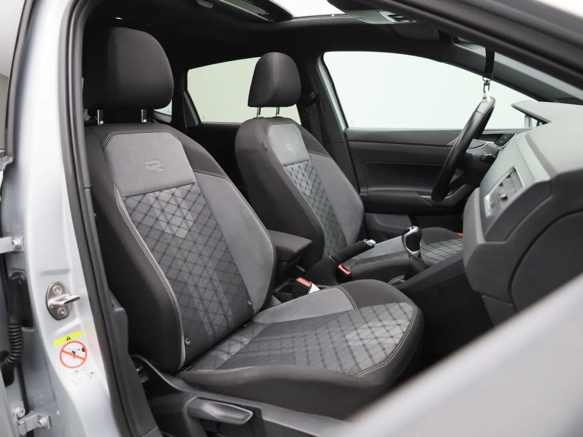 1.0 TSI R-Line 95 PK| Origineel Nederlands | 1e Eigenaar | Dealeronderhouden | Panoramadak |  LED Matrix | Stoelverwarming | Achteruitrijcamera | Keyless Access | Navigatie | Climatronic