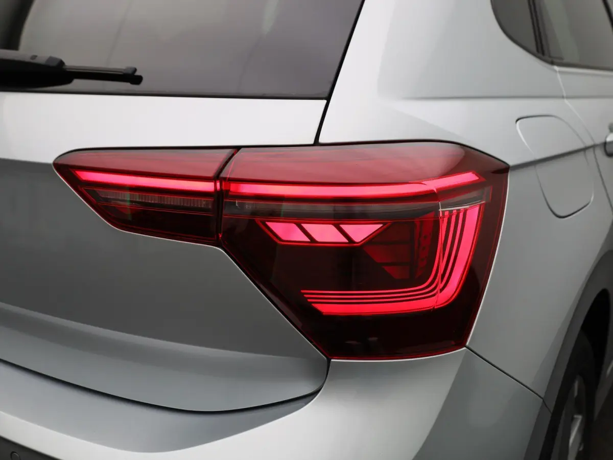 1.0 TSI R-Line 95 PK| Origineel Nederlands | 1e Eigenaar | Dealeronderhouden | Panoramadak |  LED Matrix | Stoelverwarming | Achteruitrijcamera | Keyless Access | Navigatie | Climatronic