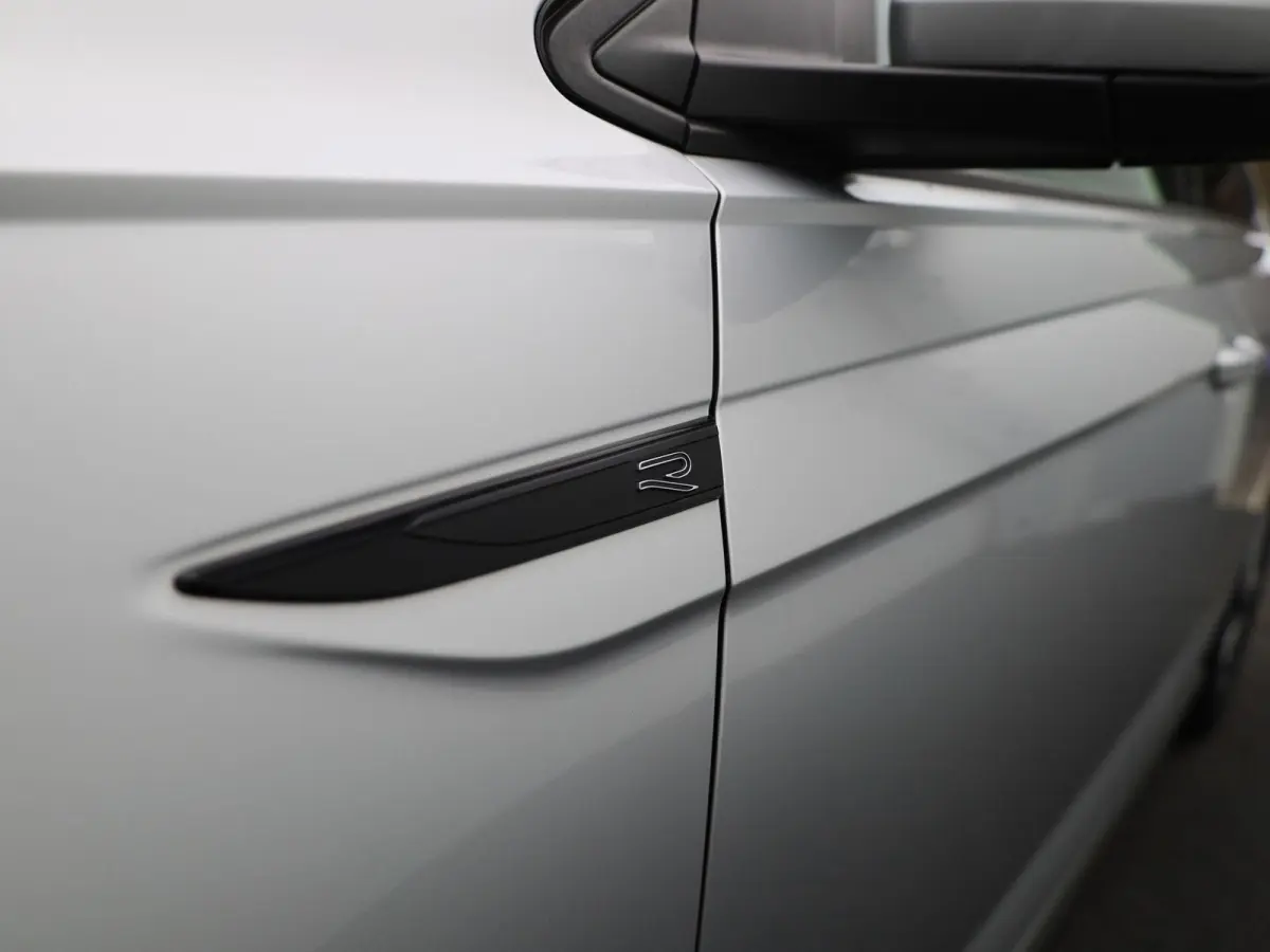 1.0 TSI R-Line 95 PK| Origineel Nederlands | 1e Eigenaar | Dealeronderhouden | Panoramadak |  LED Matrix | Stoelverwarming | Achteruitrijcamera | Keyless Access | Navigatie | Climatronic