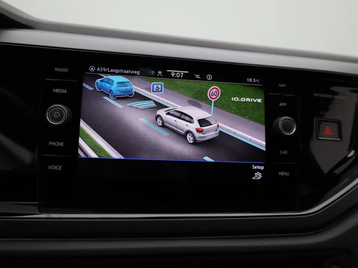 1.0 TSI R-Line 95 PK| Origineel Nederlands | 1e Eigenaar | Dealeronderhouden | Panoramadak |  LED Matrix | Stoelverwarming | Achteruitrijcamera | Keyless Access | Navigatie | Climatronic