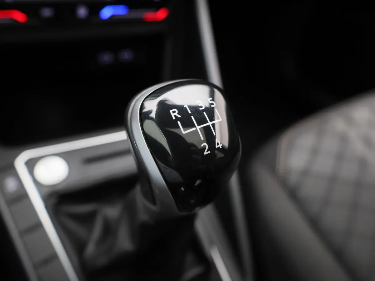 1.0 TSI R-Line 95 PK| Origineel Nederlands | 1e Eigenaar | Dealeronderhouden | Panoramadak |  LED Matrix | Stoelverwarming | Achteruitrijcamera | Keyless Access | Navigatie | Climatronic