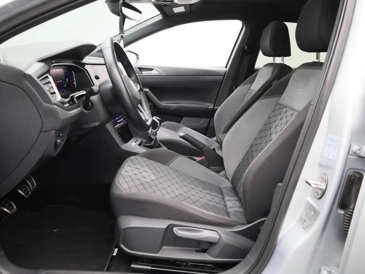 1.0 TSI R-Line 95 PK| Origineel Nederlands | 1e Eigenaar | Dealeronderhouden | Panoramadak |  LED Matrix | Stoelverwarming | Achteruitrijcamera | Keyless Access | Navigatie | Climatronic