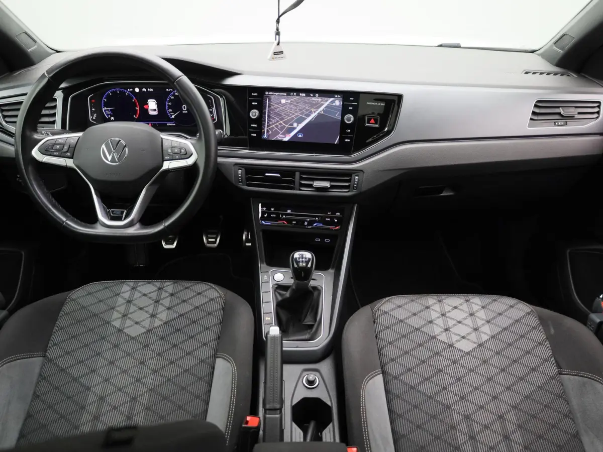 1.0 TSI R-Line 95 PK| Origineel Nederlands | 1e Eigenaar | Dealeronderhouden | Panoramadak |  LED Matrix | Stoelverwarming | Achteruitrijcamera | Keyless Access | Navigatie | Climatronic