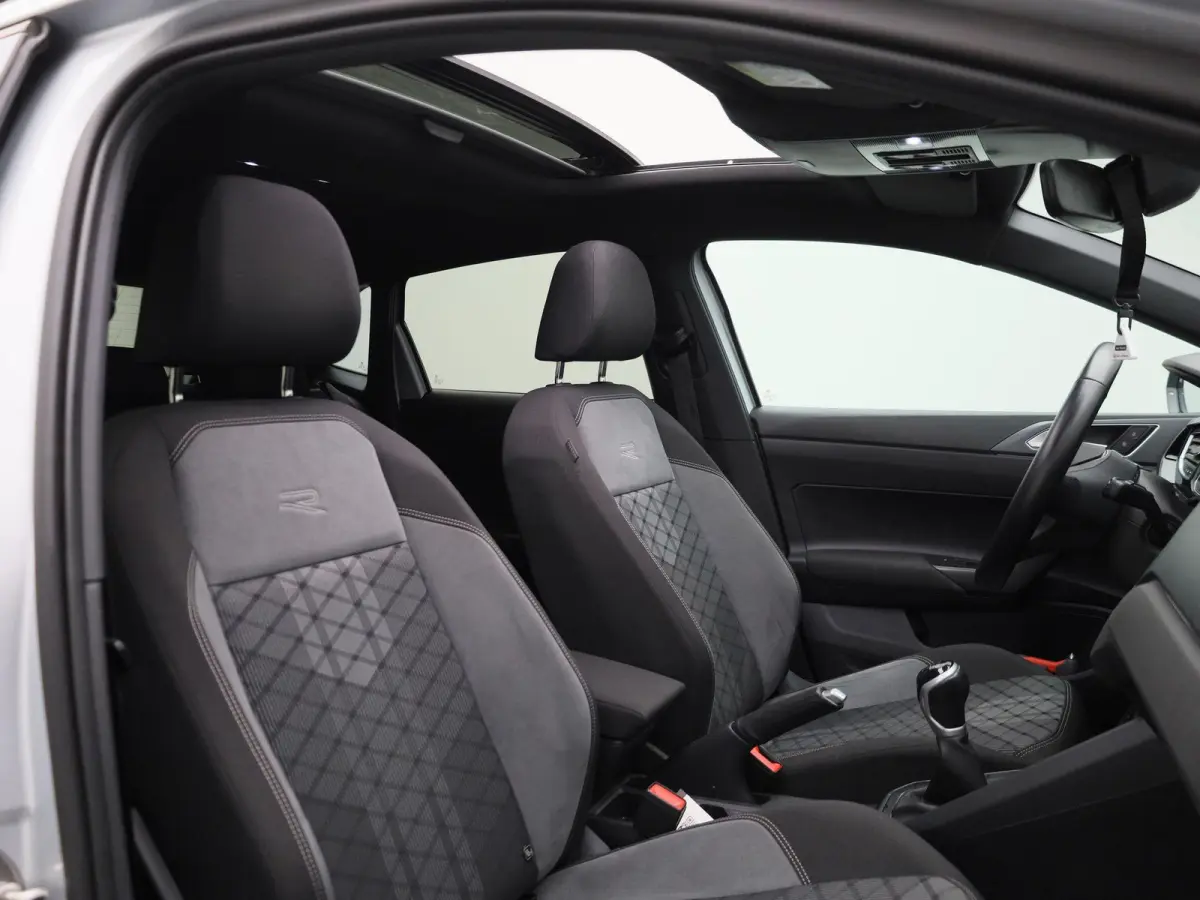1.0 TSI R-Line 95 PK| Origineel Nederlands | 1e Eigenaar | Dealeronderhouden | Panoramadak |  LED Matrix | Stoelverwarming | Achteruitrijcamera | Keyless Access | Navigatie | Climatronic