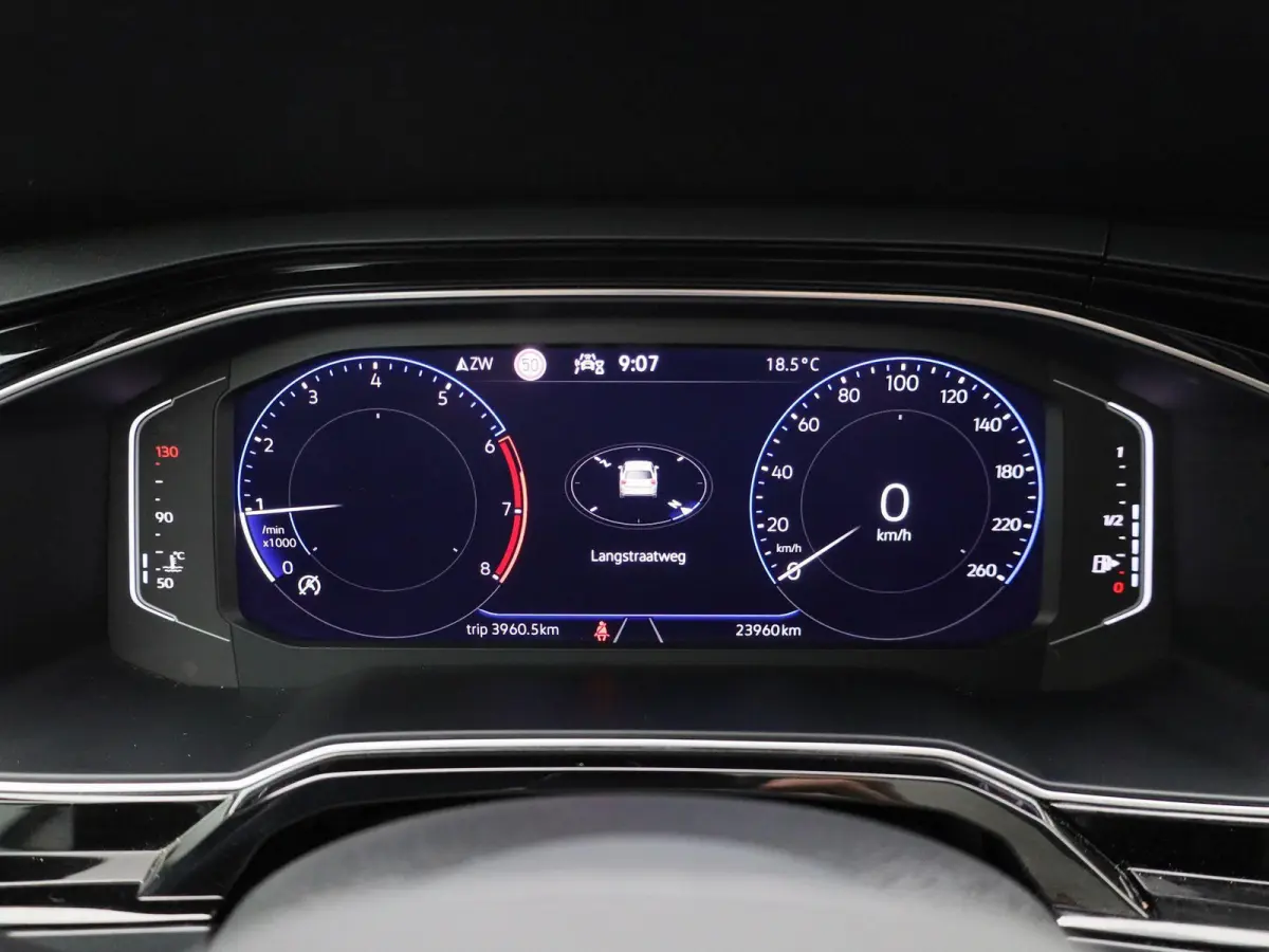 1.0 TSI R-Line 95 PK| Origineel Nederlands | 1e Eigenaar | Dealeronderhouden | Panoramadak |  LED Matrix | Stoelverwarming | Achteruitrijcamera | Keyless Access | Navigatie | Climatronic