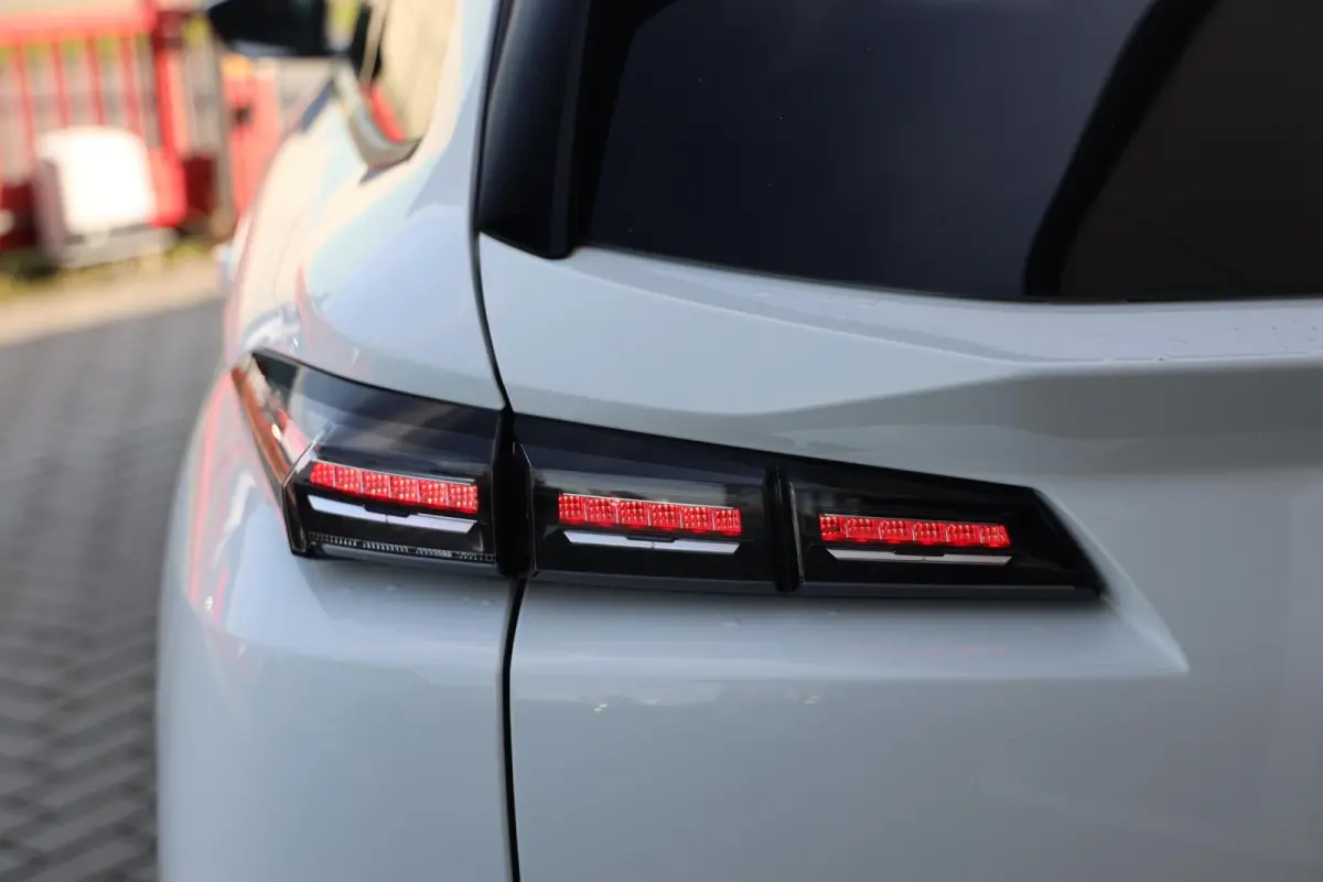 1.2 PureTech Active Pack Business|Trekhaak|Carplay|Clima|Cruise|Navi