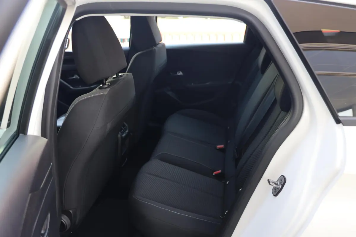 1.2 PureTech Active Pack Business|Trekhaak|Carplay|Clima|Cruise|Navi