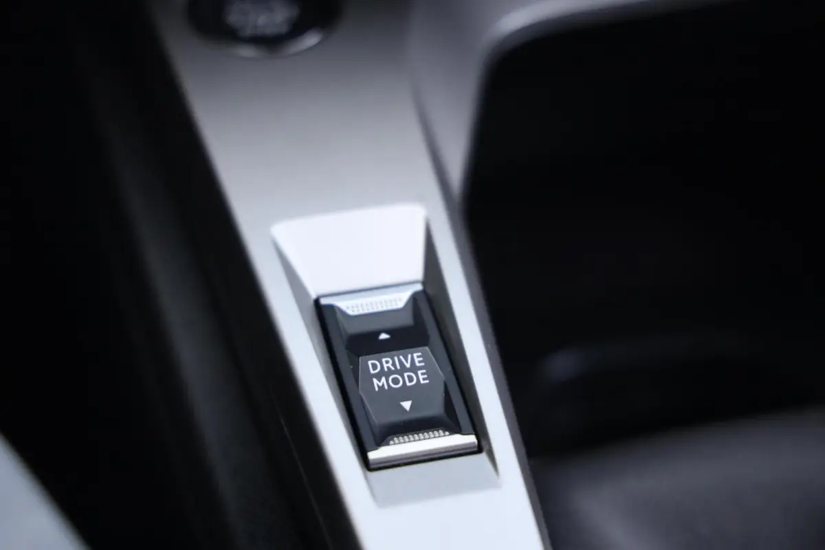1.2 PureTech Active Pack Business|Trekhaak|Carplay|Clima|Cruise|Navi