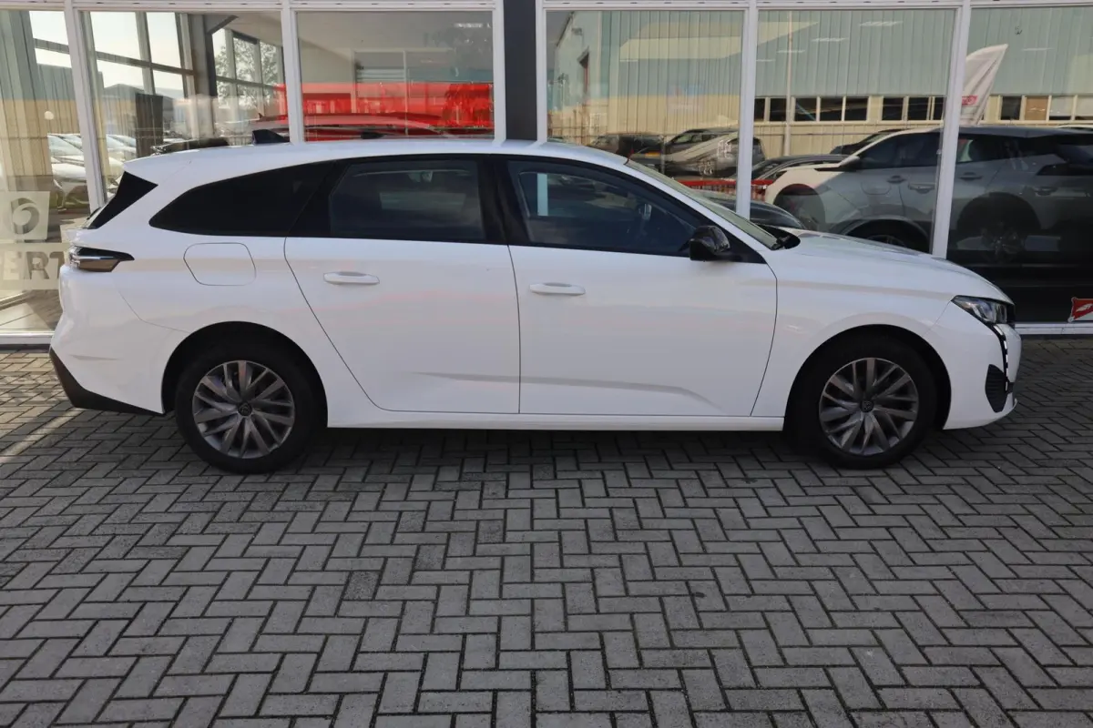1.2 PureTech Active Pack Business|Trekhaak|Carplay|Clima|Cruise|Navi