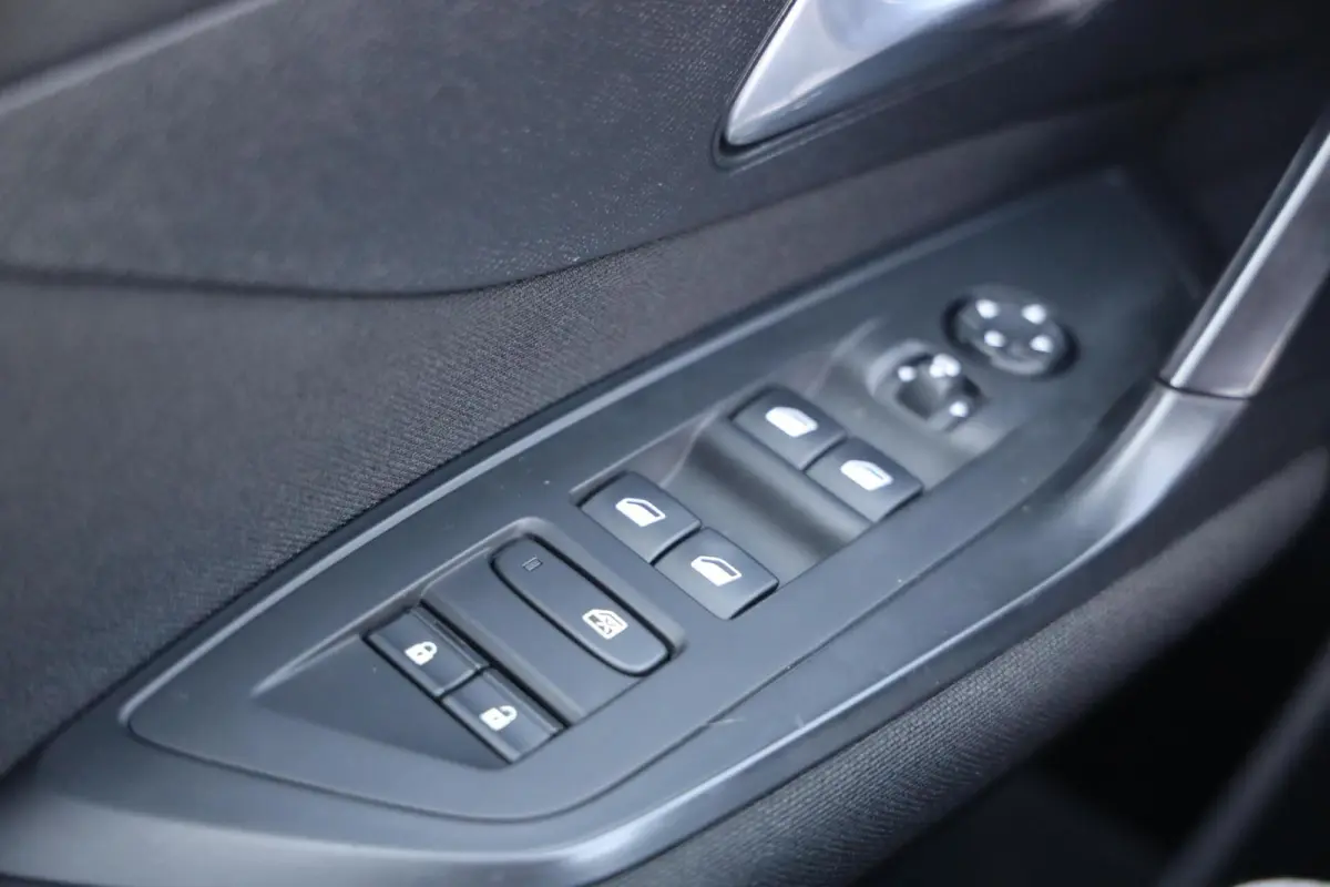 1.2 PureTech Active Pack Business|Trekhaak|Carplay|Clima|Cruise|Navi