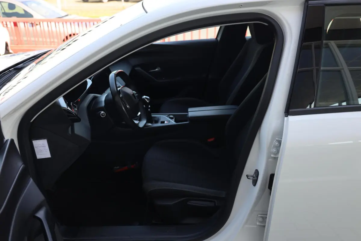 1.2 PureTech Active Pack Business|Trekhaak|Carplay|Clima|Cruise|Navi