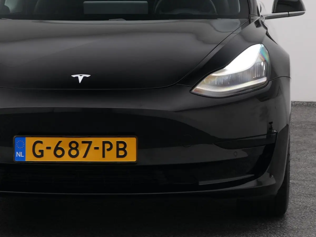 Standard RWD Plus 60 kWh | PANO | AUTOPILOT | STOELVERWARMING