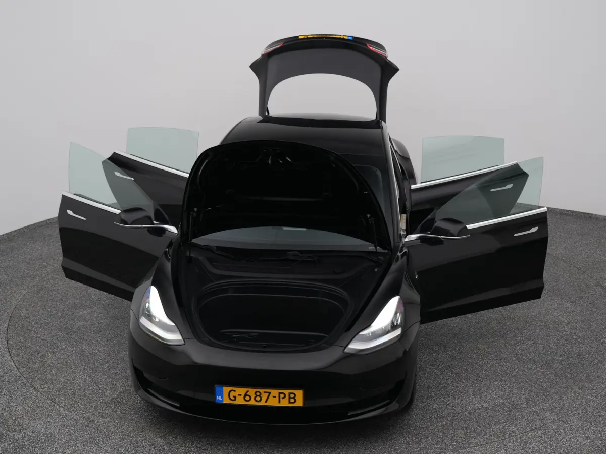 Standard RWD Plus 60 kWh | PANO | AUTOPILOT | STOELVERWARMING