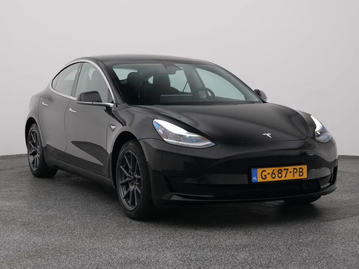 Standard RWD Plus 60 kWh | PANO | AUTOPILOT | STOELVERWARMING