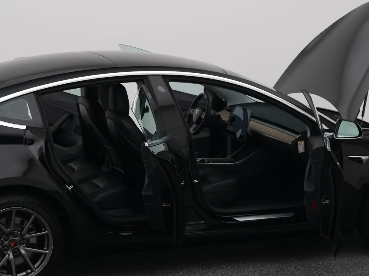 Standard RWD Plus 60 kWh | PANO | AUTOPILOT | STOELVERWARMING