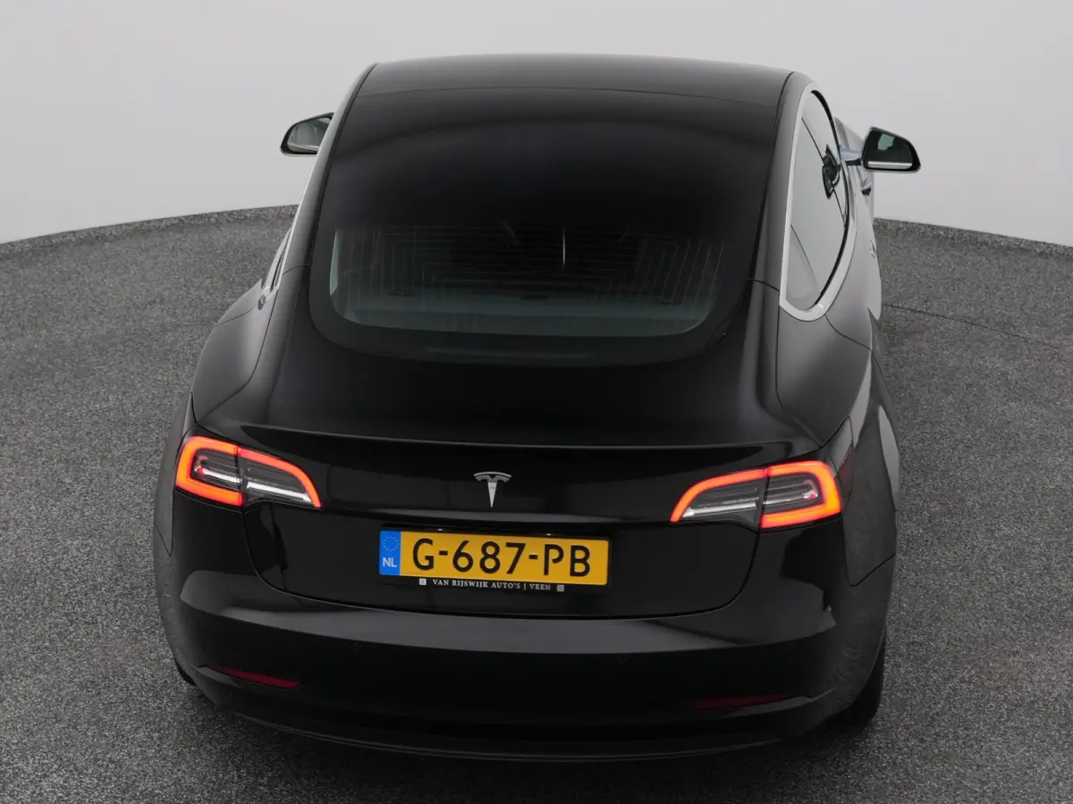 Standard RWD Plus 60 kWh | PANO | AUTOPILOT | STOELVERWARMING