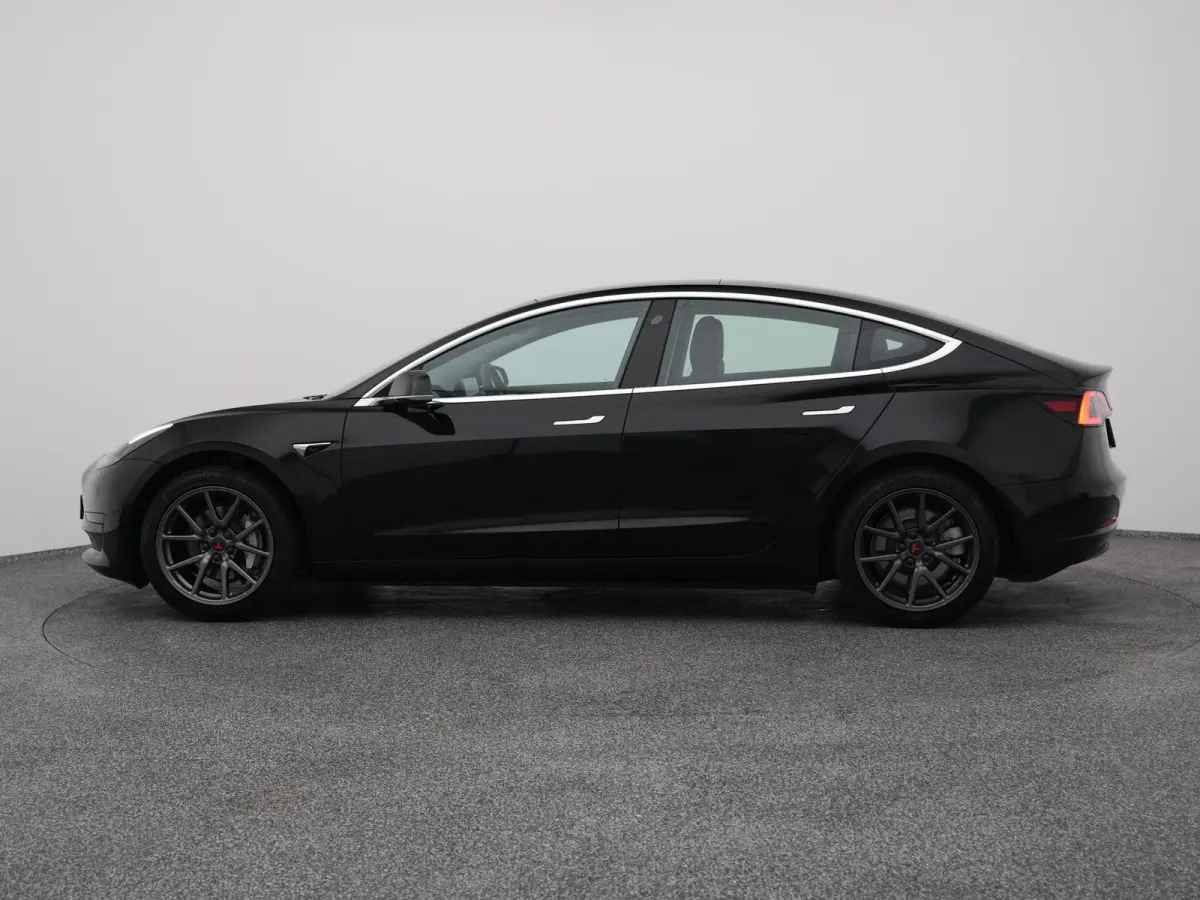 Standard RWD Plus 60 kWh | PANO | AUTOPILOT | STOELVERWARMING