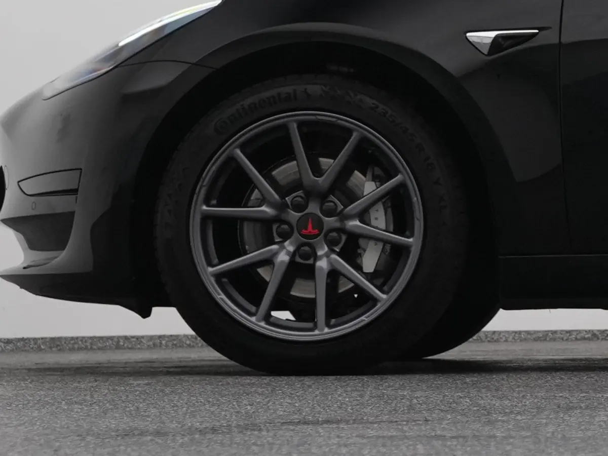 Standard RWD Plus 60 kWh | PANO | AUTOPILOT | STOELVERWARMING