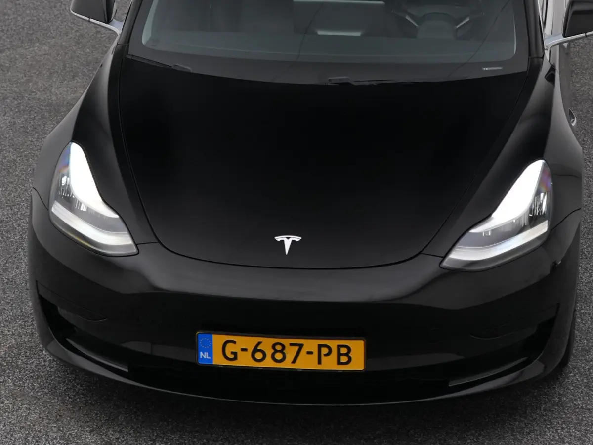 Standard RWD Plus 60 kWh | PANO | AUTOPILOT | STOELVERWARMING