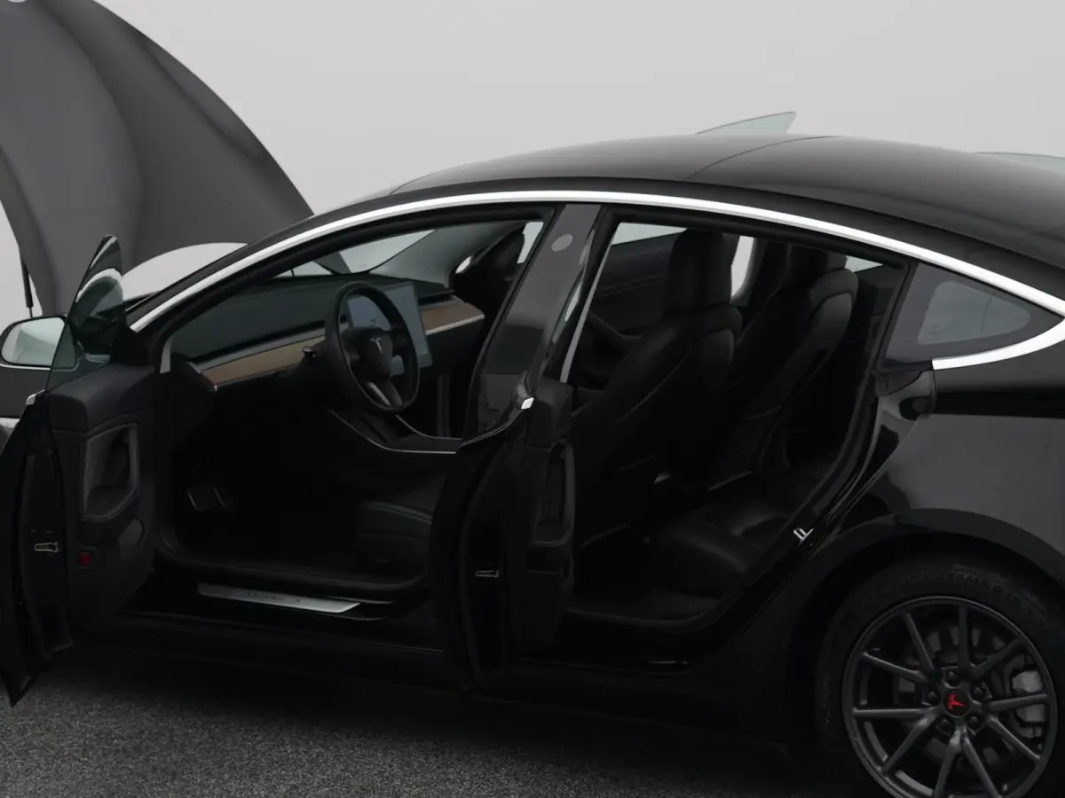Standard RWD Plus 60 kWh | PANO | AUTOPILOT | STOELVERWARMING