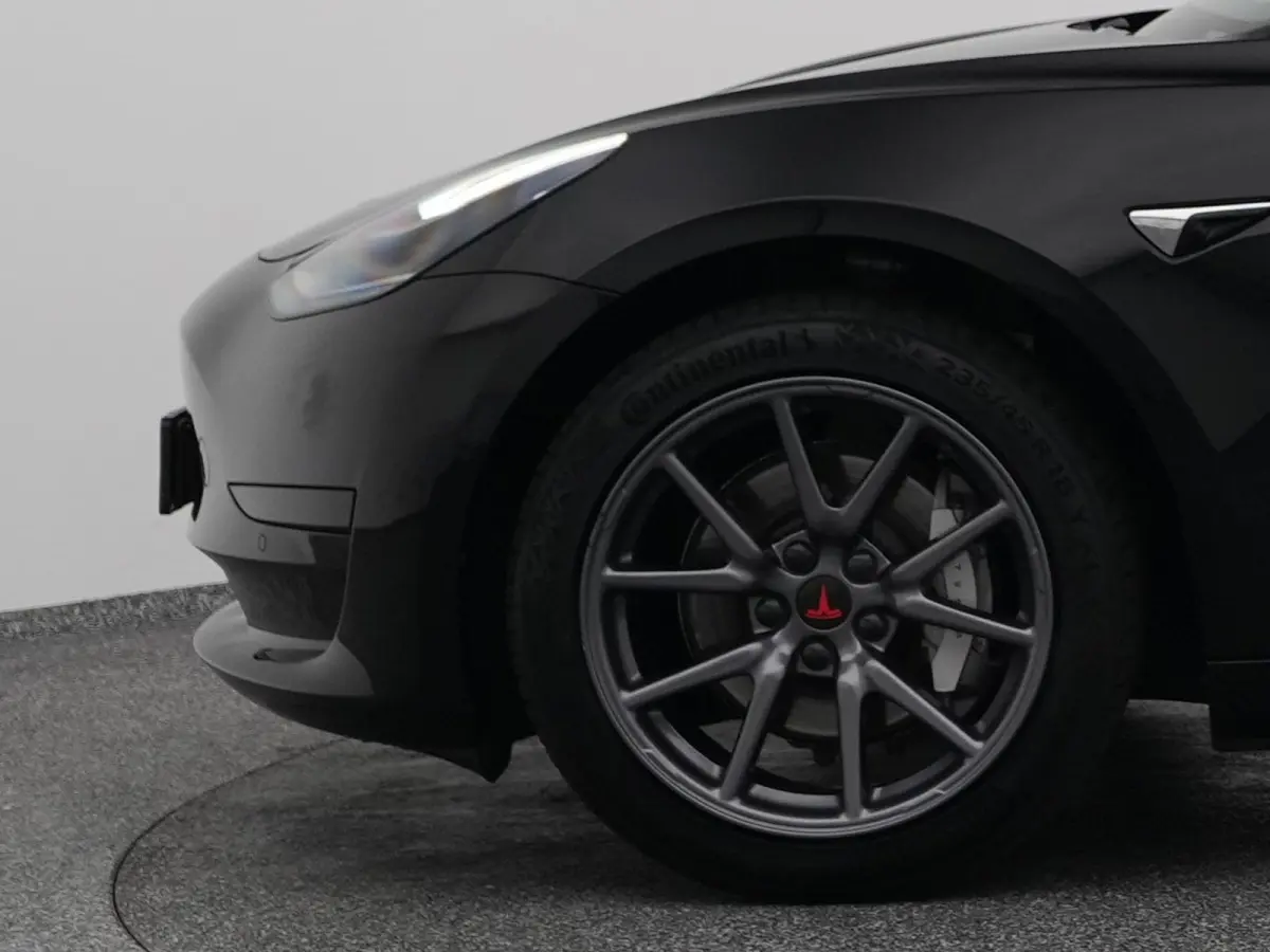 Standard RWD Plus 60 kWh | PANO | AUTOPILOT | STOELVERWARMING