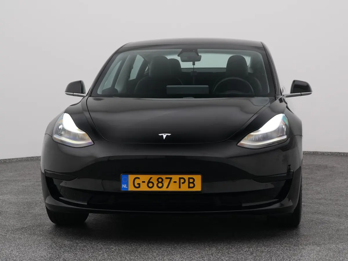 Standard RWD Plus 60 kWh | PANO | AUTOPILOT | STOELVERWARMING
