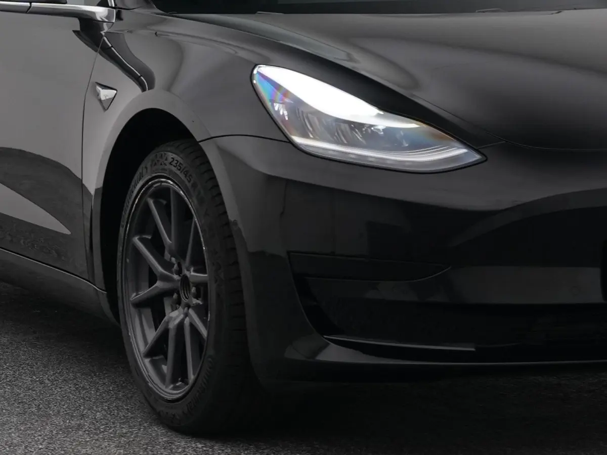 Standard RWD Plus 60 kWh | PANO | AUTOPILOT | STOELVERWARMING