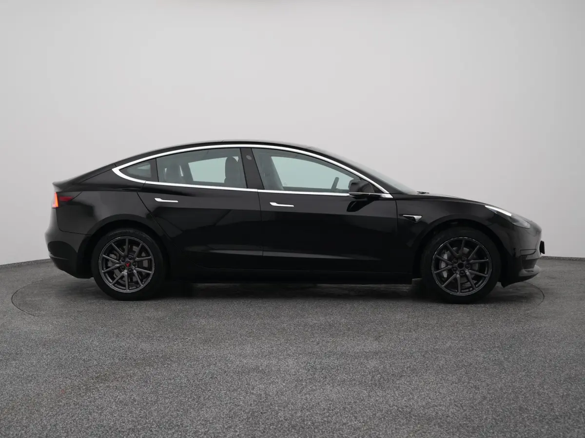 Standard RWD Plus 60 kWh | PANO | AUTOPILOT | STOELVERWARMING