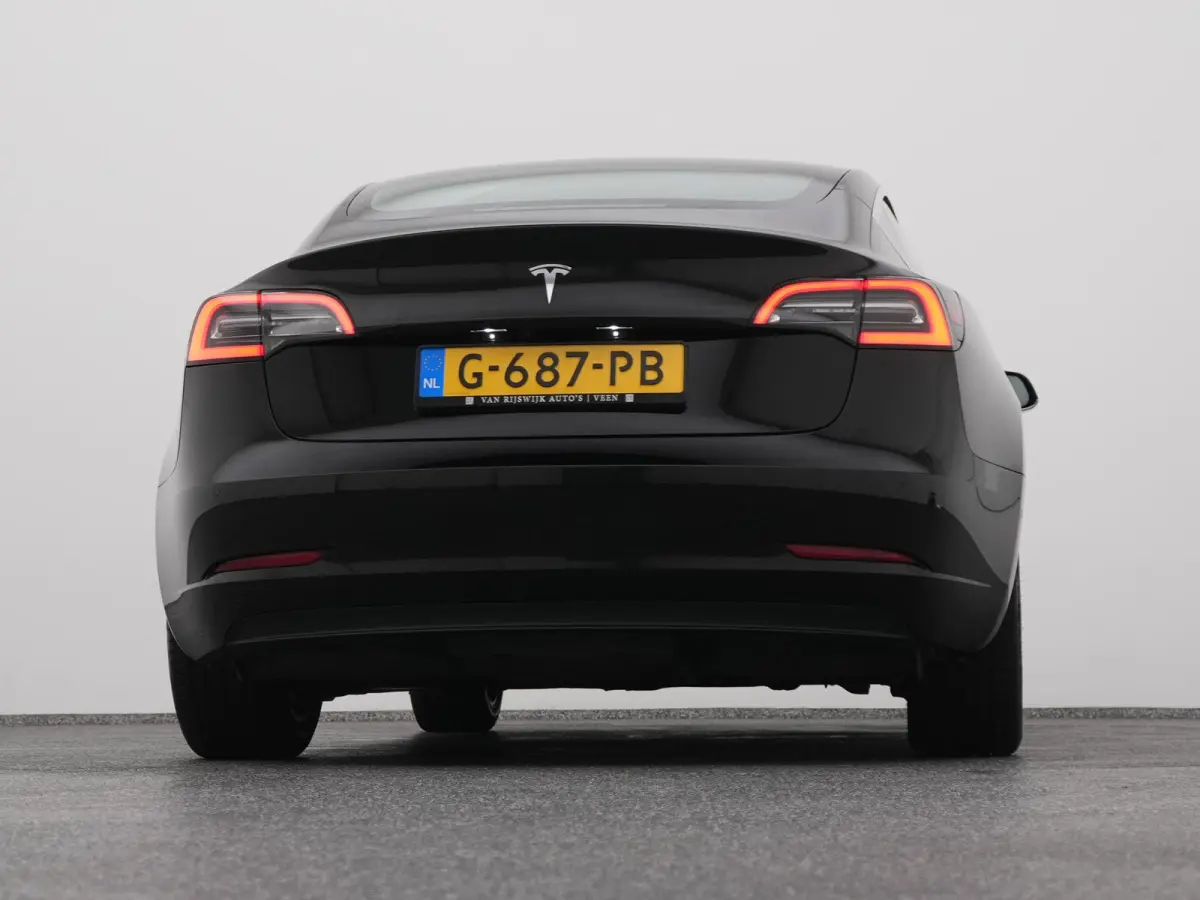 Standard RWD Plus 60 kWh | PANO | AUTOPILOT | STOELVERWARMING