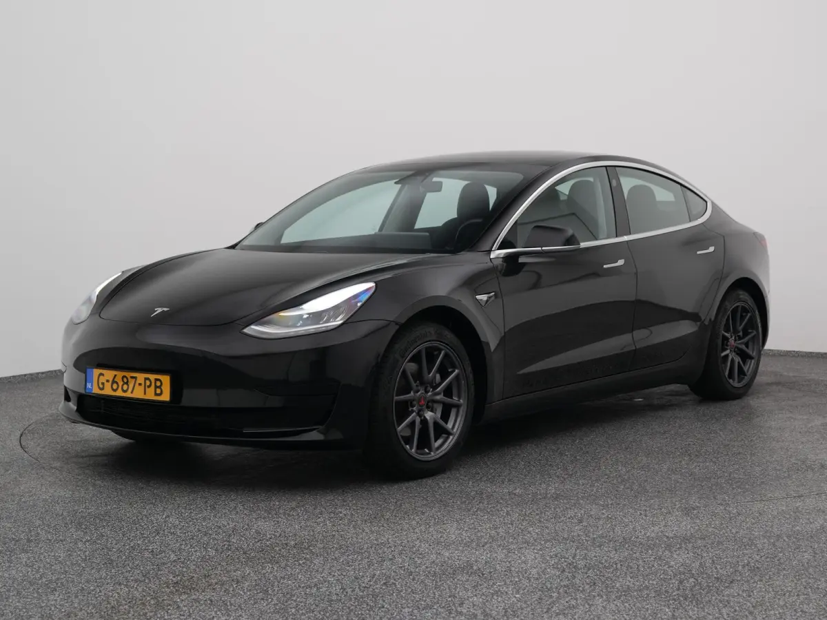 Standard RWD Plus 60 kWh | PANO | AUTOPILOT | STOELVERWARMING