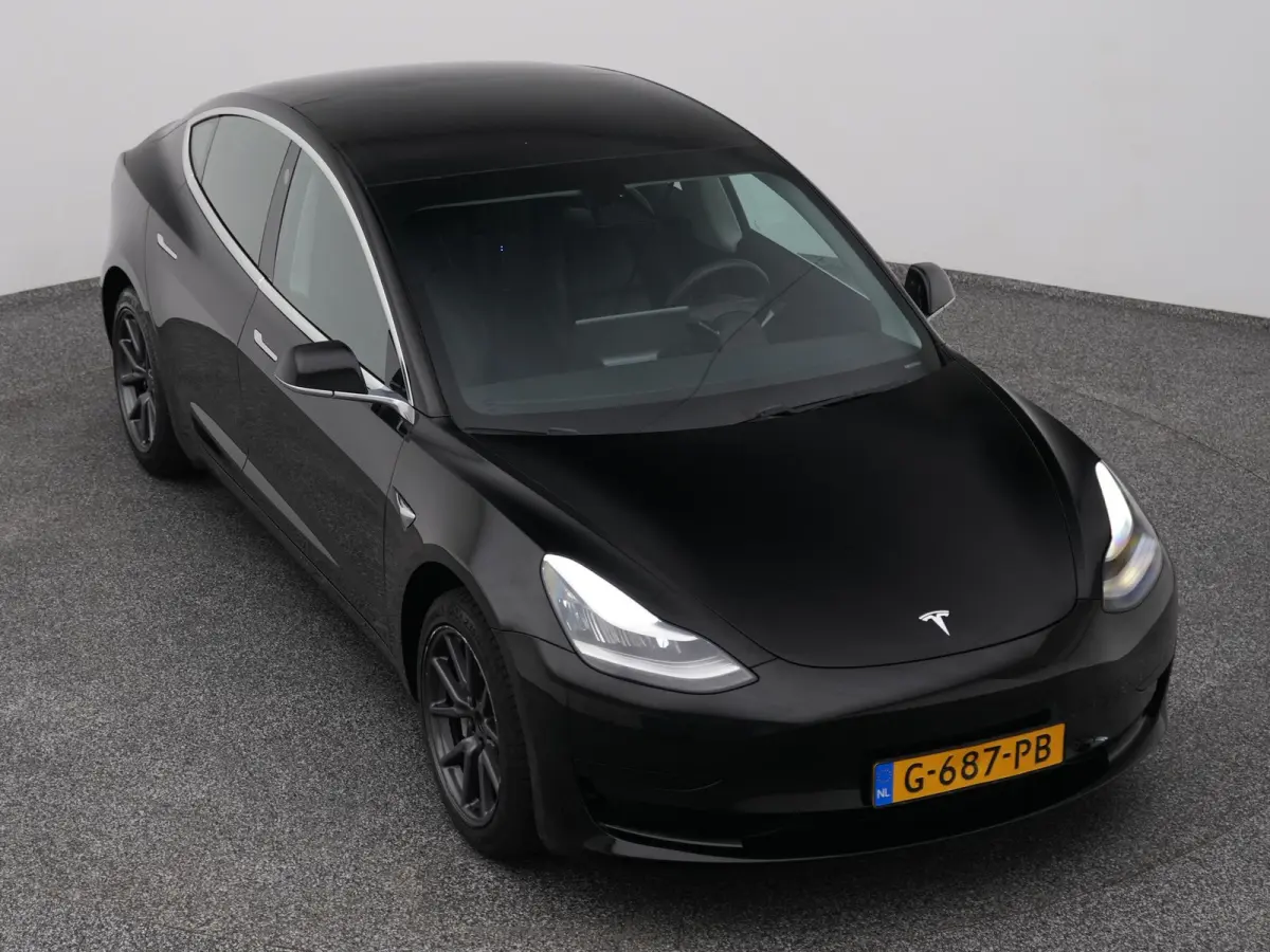 Standard RWD Plus 60 kWh | PANO | AUTOPILOT | STOELVERWARMING