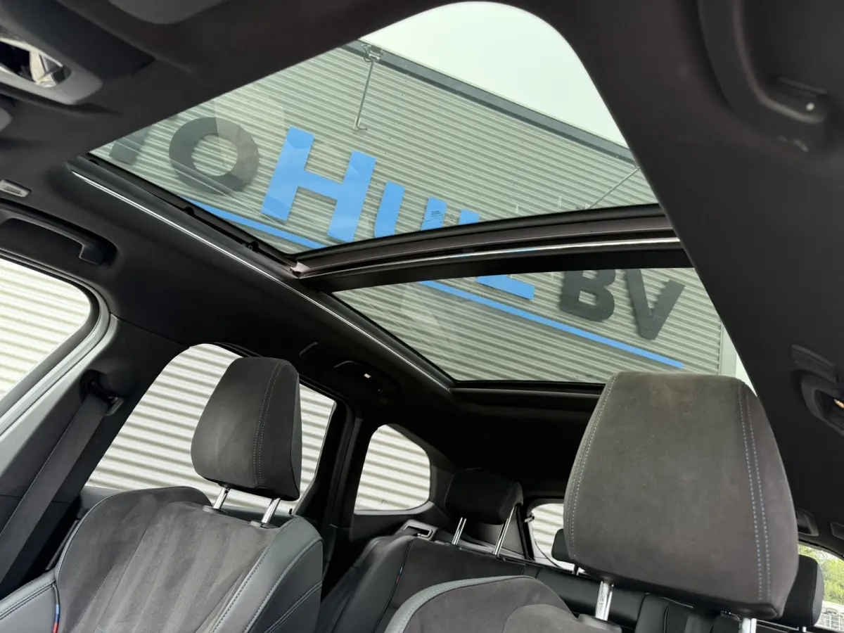 xDrive25e M Sport Panoramadak Trekhaak LED Carplay DAB Stoelverwarming Achteruitrijcamera SOH 95%