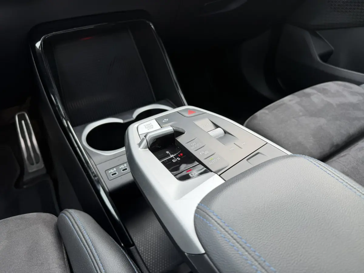 xDrive25e M Sport Panoramadak Trekhaak LED Carplay DAB Stoelverwarming Achteruitrijcamera SOH 95%