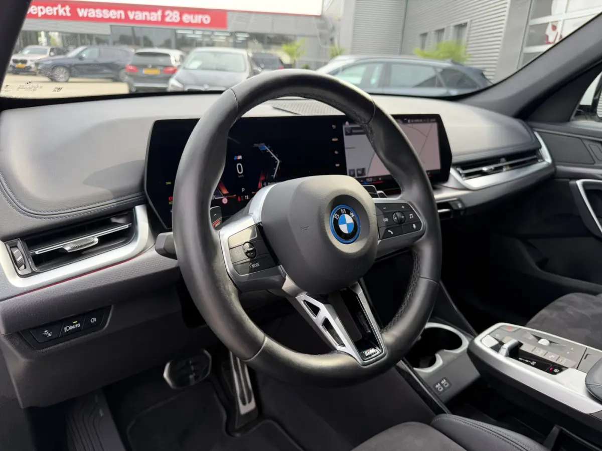 xDrive25e M Sport Panoramadak Trekhaak LED Carplay DAB Stoelverwarming Achteruitrijcamera SOH 95%